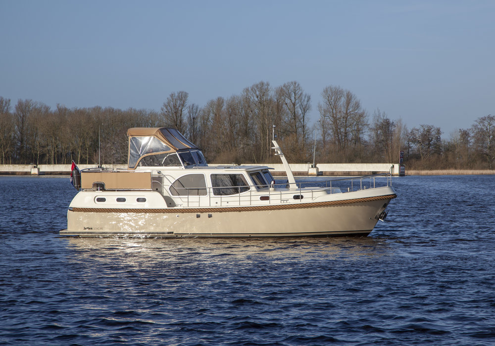 Jetten 37 AC-RS 'Esmee' for hire